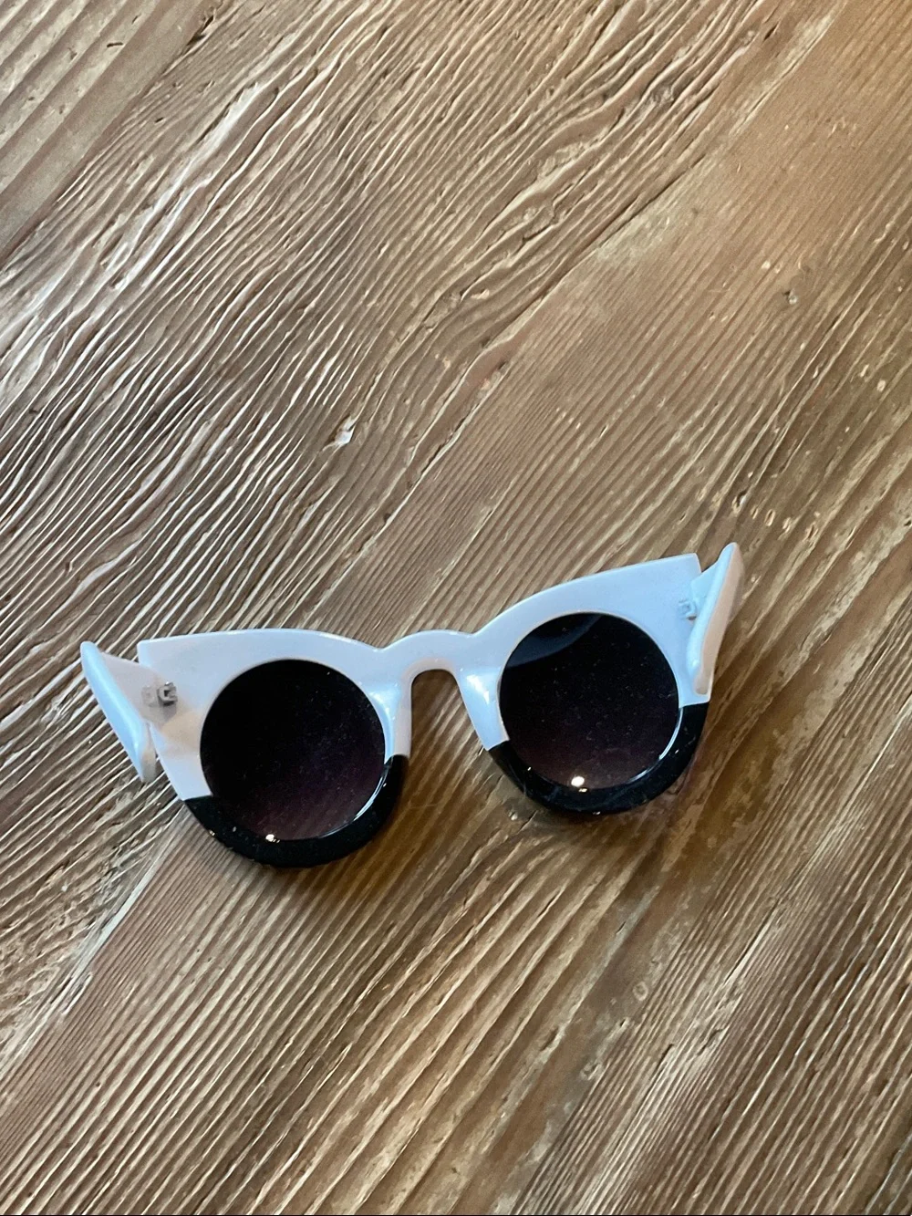 White and Black Cat-Eye Sunglasses with Gradient Lenses